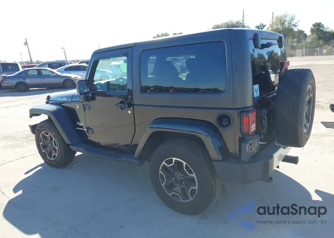 2011 Jeep Wrangler Sahara z USA, uszkodzony, nr VIN 1J4AA5D18BL636422